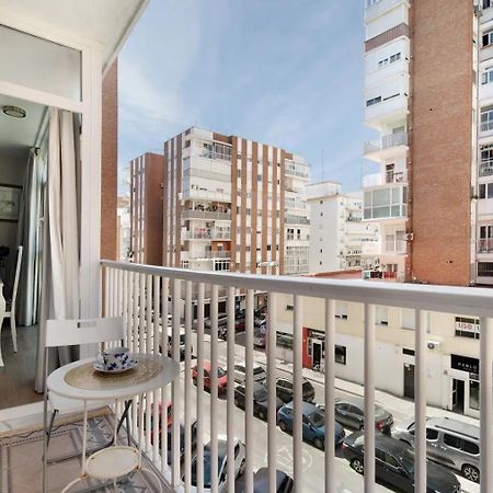 Cozy Room In Stylish Flat Just Steps From The Beach カディス エクステリア 写真