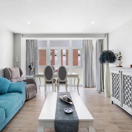 Cozy Room In Stylish Flat Just Steps From The Beach カディス エクステリア 写真