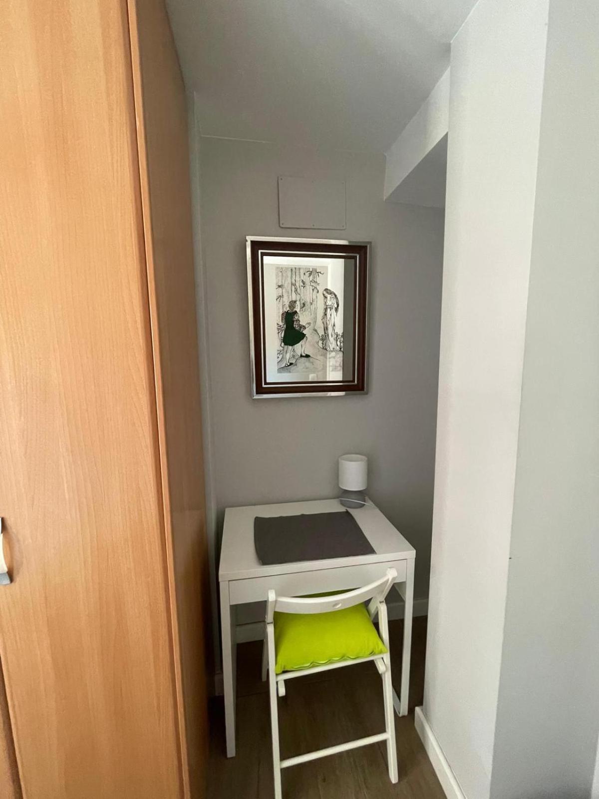 Cozy Room In Stylish Flat Just Steps From The Beach カディス エクステリア 写真