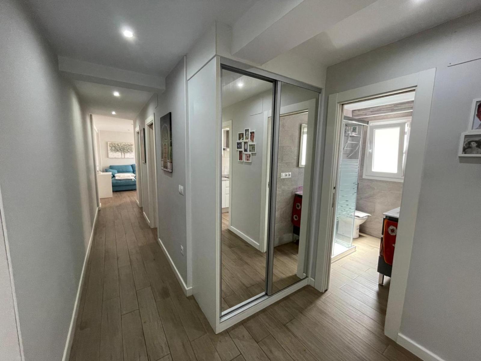 Cozy Room In Stylish Flat Just Steps From The Beach カディス エクステリア 写真