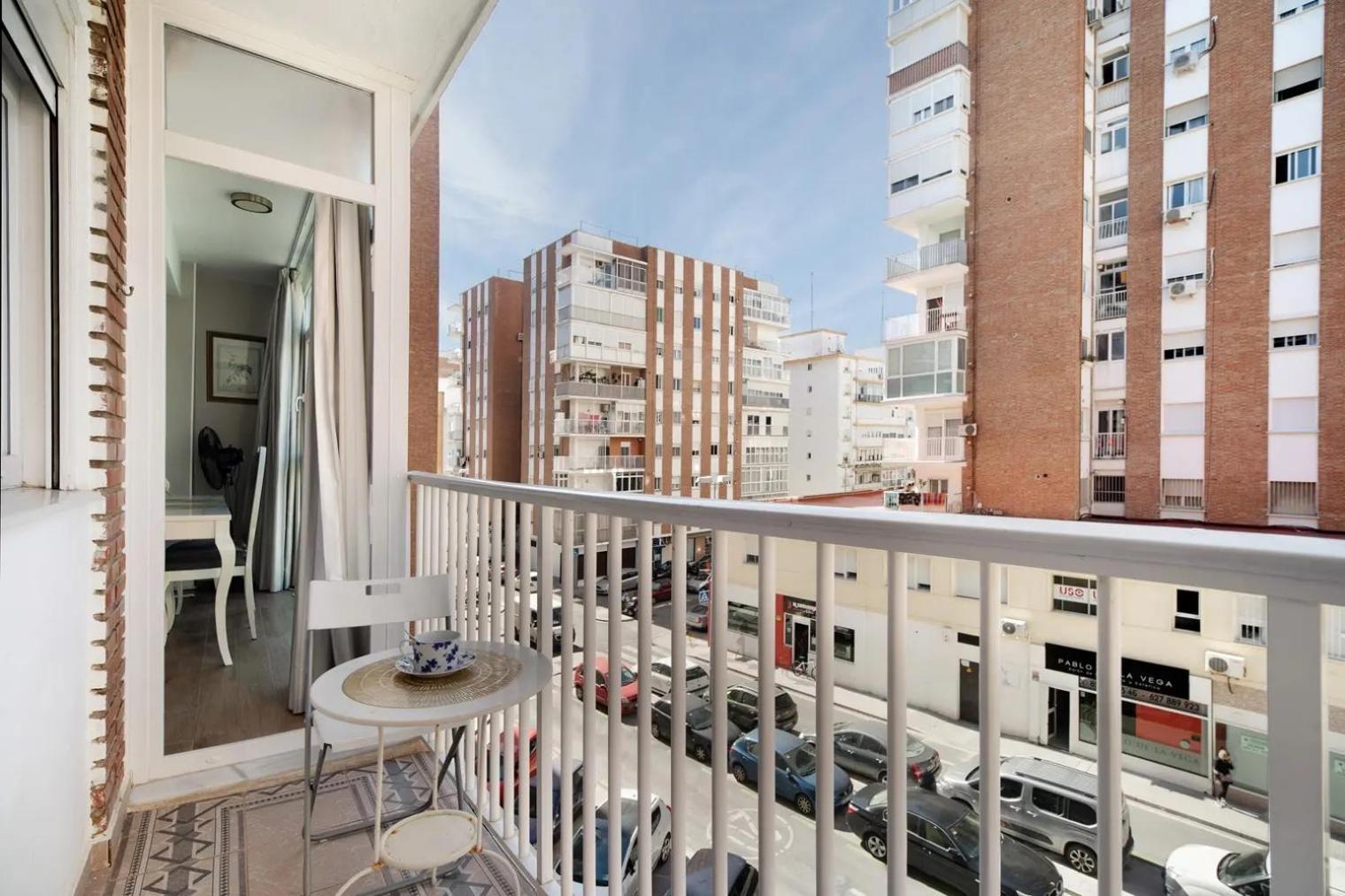 Cozy Room In Stylish Flat Just Steps From The Beach カディス エクステリア 写真