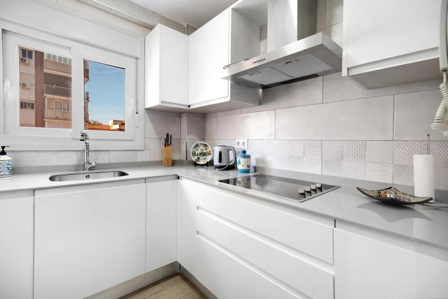 Cozy Room In Stylish Flat Just Steps From The Beach カディス エクステリア 写真