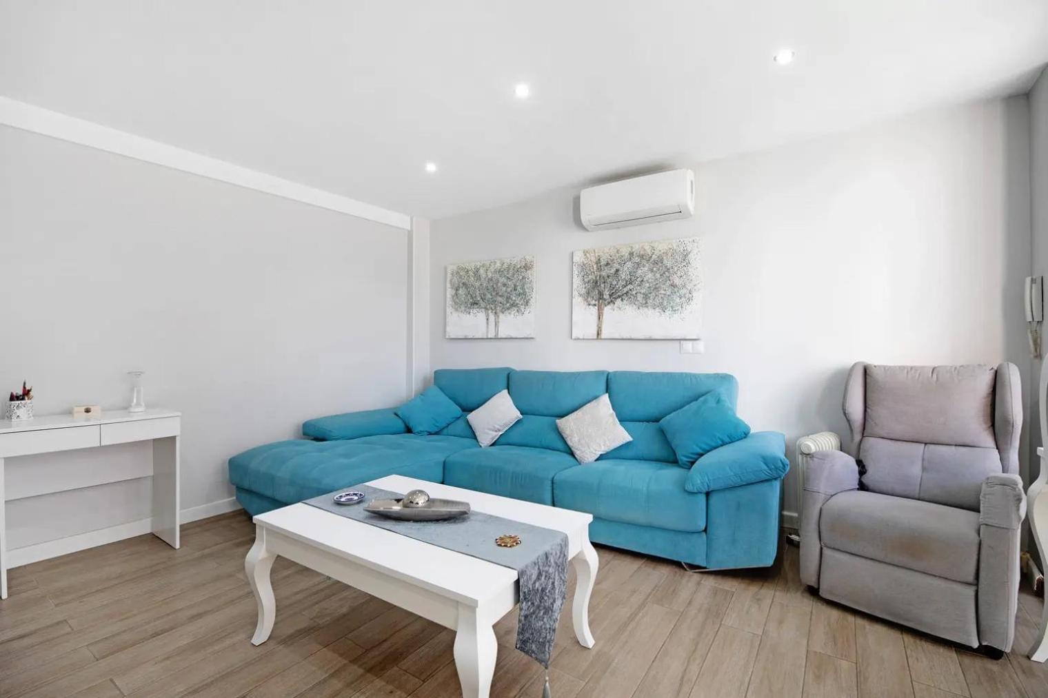 Cozy Room In Stylish Flat Just Steps From The Beach カディス エクステリア 写真