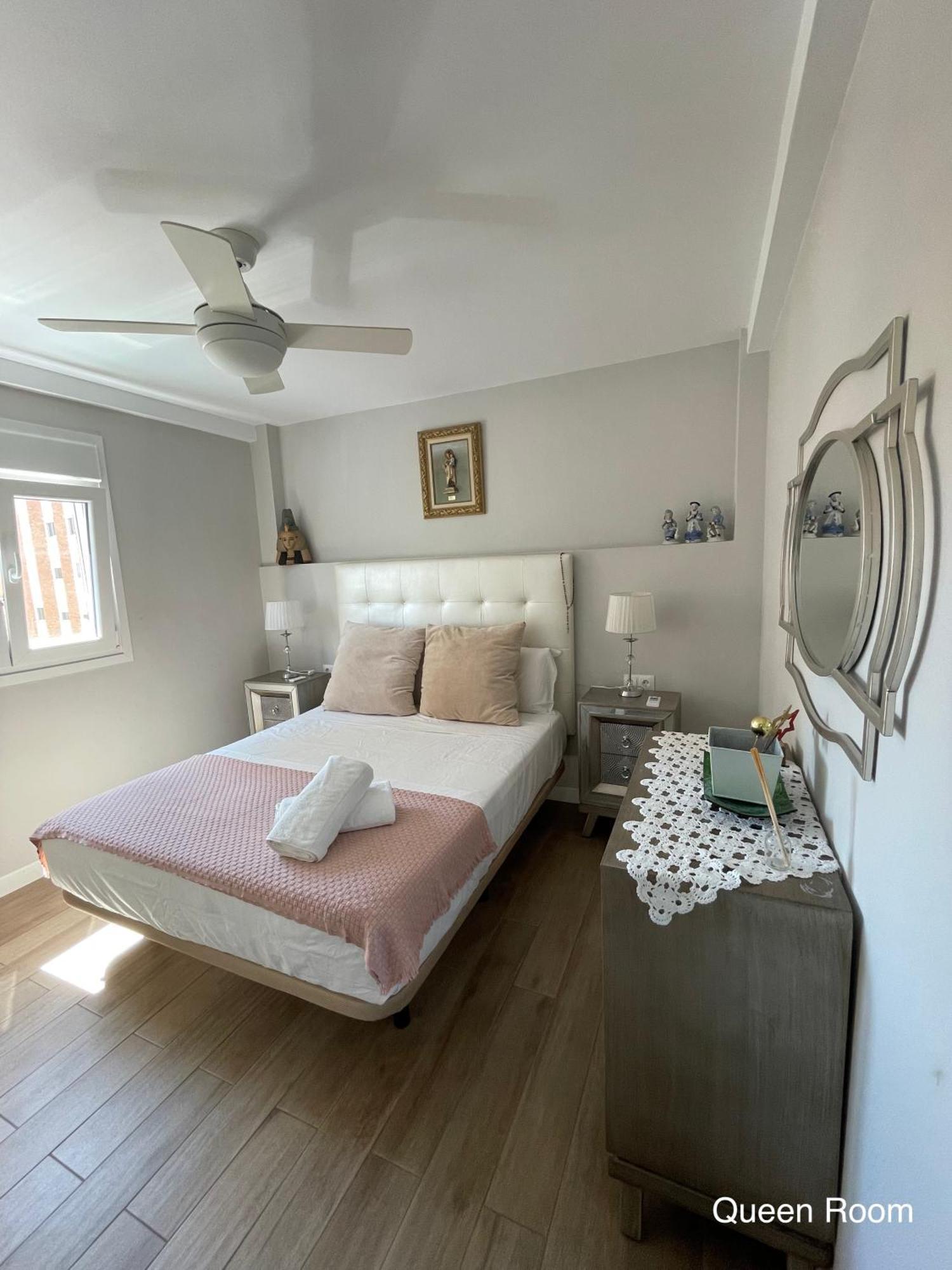 Cozy Room In Stylish Flat Just Steps From The Beach カディス エクステリア 写真
