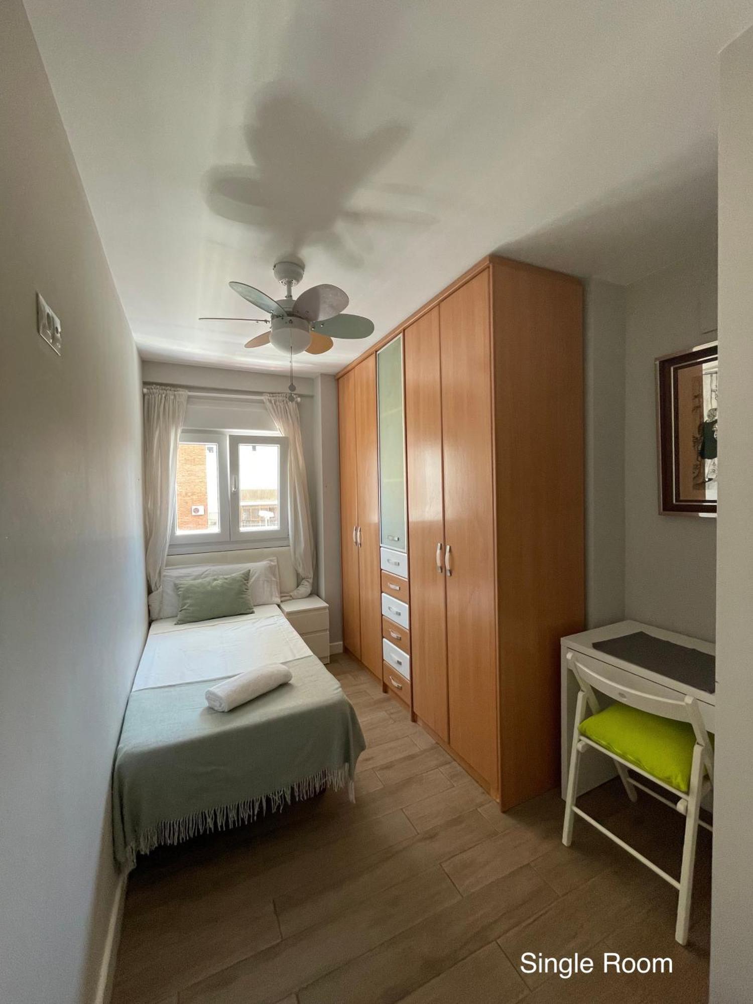 Cozy Room In Stylish Flat Just Steps From The Beach カディス エクステリア 写真